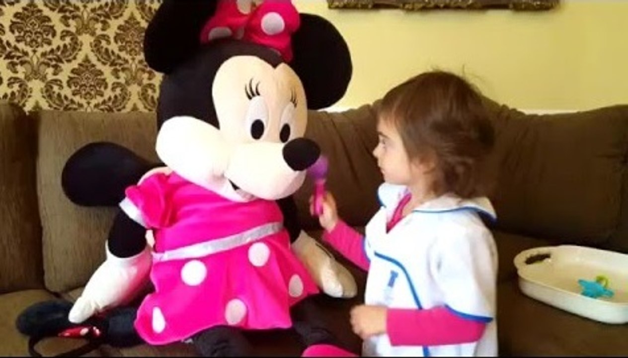 Minnie Mouse Care - Kids Playing Doctor