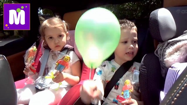 ВЛОГ Макс с кошечкой Муркой едут в садик и в МакДональдс за игрушками Хеппи Мил для нового видео VLOG Cat Kid's toys