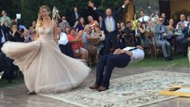 Один из самых обалденных свадебных танцев, которые я когда-либо видел!