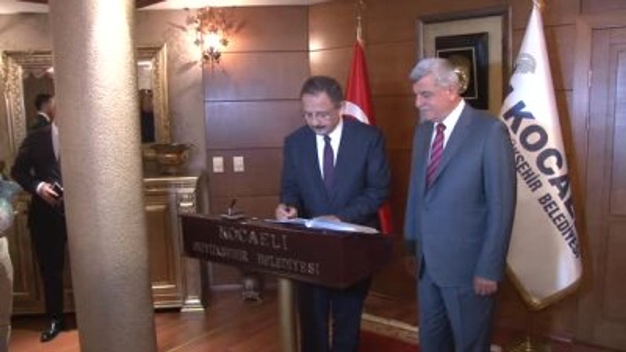 Çevre ve Şehircilik Bakanı Özhaseki