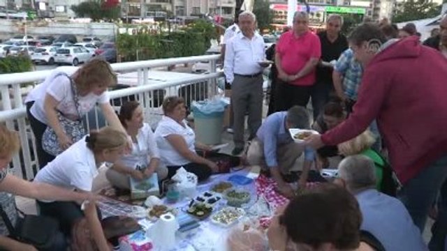 İzmirliler İftarda Yeryüzü Sofrası Nda Buluştu