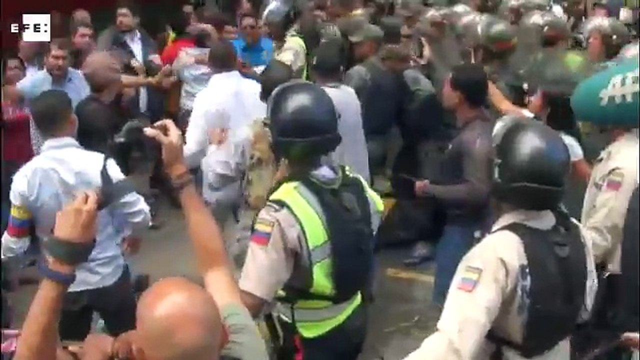 Así fueron agredidos varios diputados opositores en el CNE