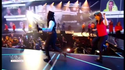 Faada Freddy_ We sing in time (aux Victoires de la musique 2016)