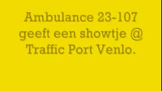 Ambulance 23-107 geeft een showtje @ Traffic Port Venlo