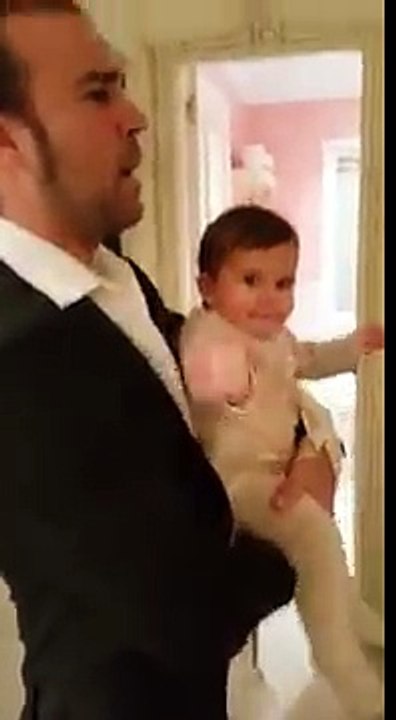 Con tan solo 7 meses "baila" flamenco