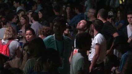 ABD'li Maroon 5 Grubu Konser Verdi
