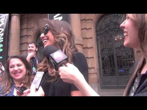 Sabrina Sato vai ao desfile de Herchcovitch e fala sobre sua relação com a moda