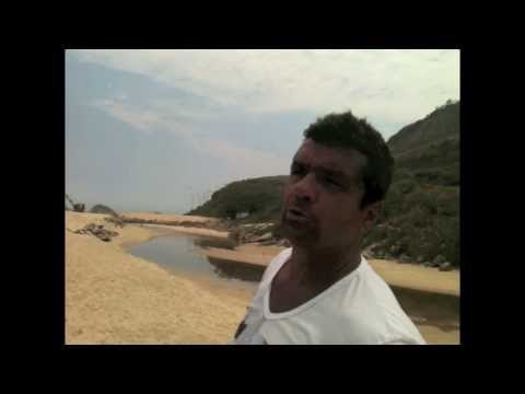 'Encantador de jacarés' alimenta animais no Rio de Janeiro