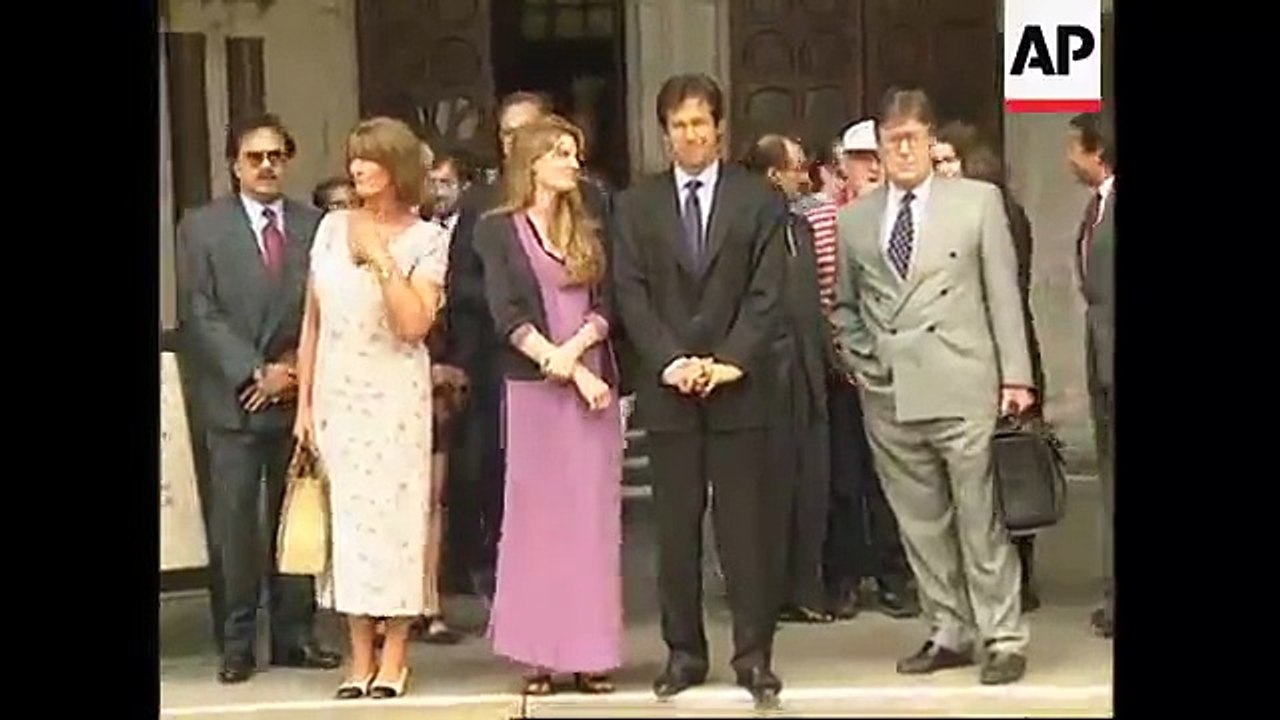 See What Imran Khan Did When Reporter Said Jemima "Kiss Him"