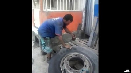 Un fail en voulant réparer son pneu