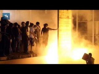 Manifestantes tentam invadir o Itamaraty