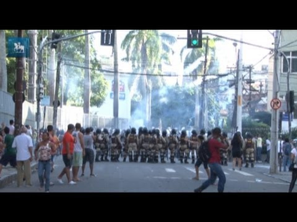 Protestos no primeiro jogo da Copa em Salvador