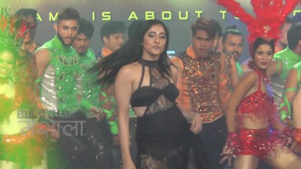 Hot Regina Cassandra FLASH At Aankhen 2 Event