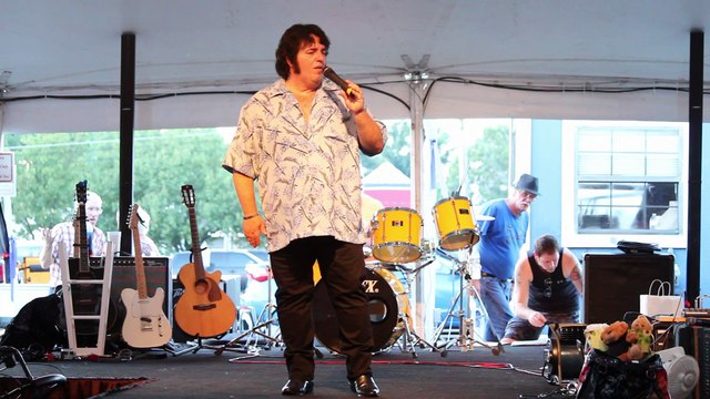 Allex Flores sings 'Suspicious Minds' Elvis Week 2016