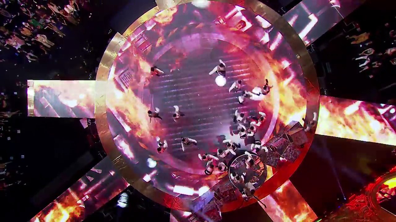 Udta Punjab star Shahid Kapoor s Rock performance   IIFA Awards 2015