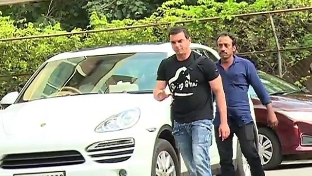 Salman Khan & Sohail Khan CELEBRATES Rakhi With Sisters Arpita Khan & Alvira