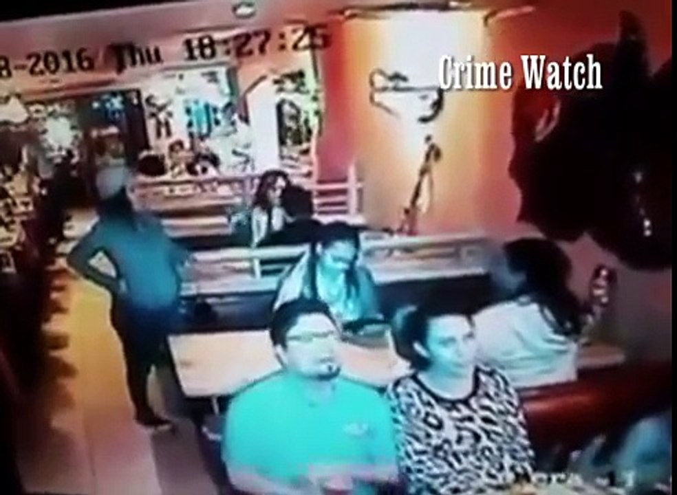 Watch Woman stealing bag at Spur in Cape Town