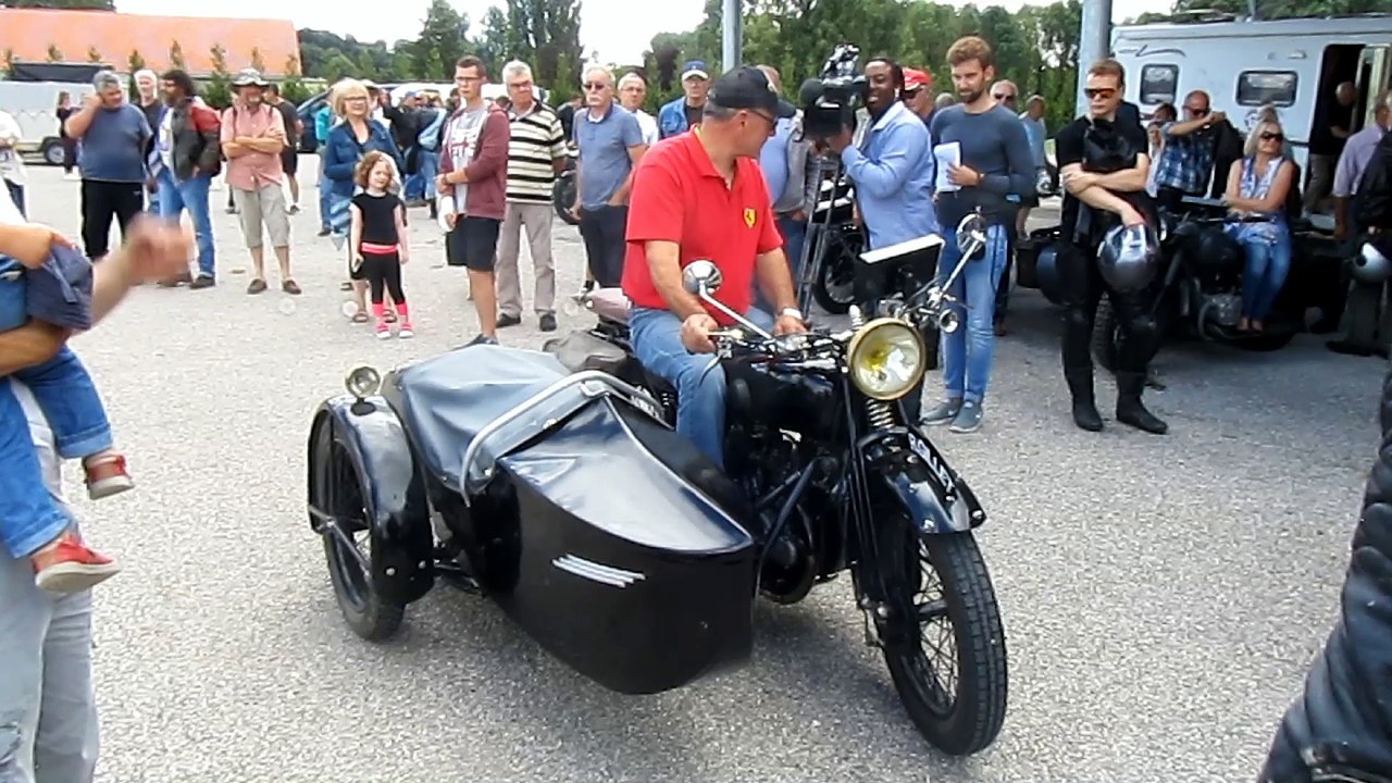 Lancement à Flixecourt du 14e Tour de France des motos anciennes
