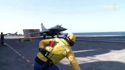 French aircraft carrier prepares for Syria strikes