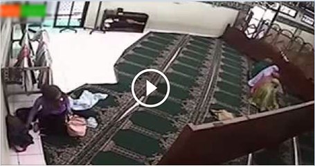 A-WOMAN-CAUGHT-ON-CAMERA-WHILE-DOING-SHAMEFUL-ACTIVITIES-IN-MOSQUE