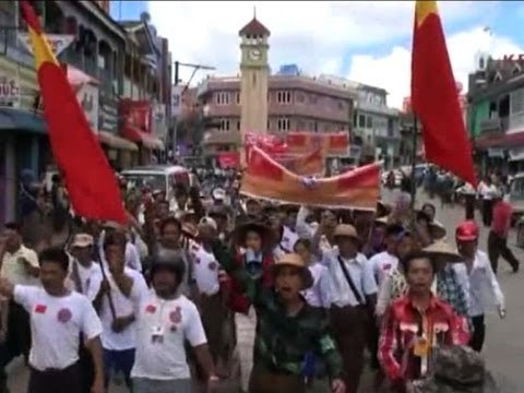 Farmers hold massive march in Mandalay over land grab