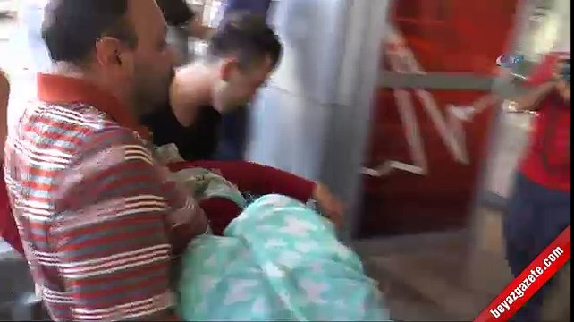 Gelin baygınlık geçirdi.. Gelin hastaneye getirilirken, damat gözyaşlarına boğuldu