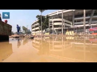 Defeito em tubulação causa vazamento próximo ao Maracanã