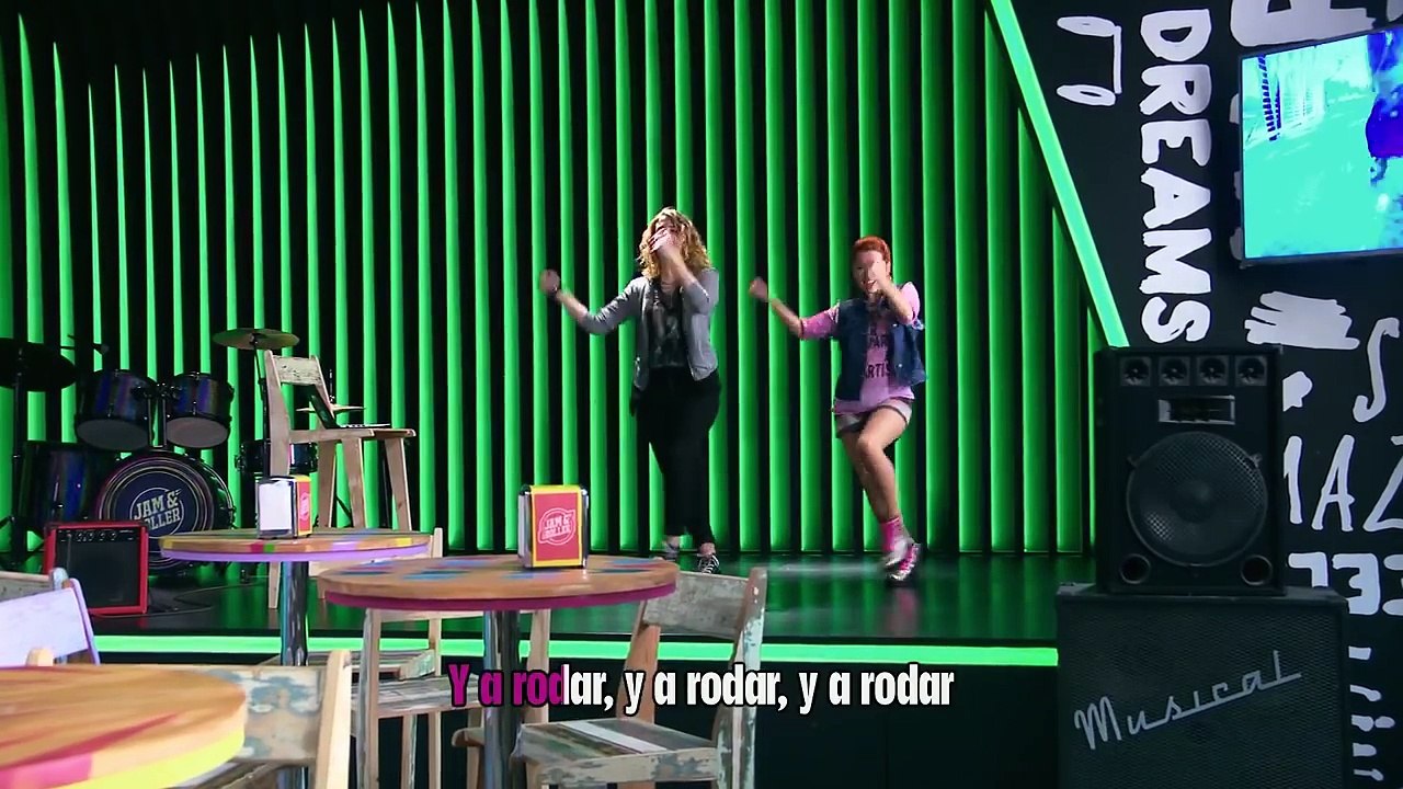 Jim y Yam cantan A rodar mi vida - Momento Musi...