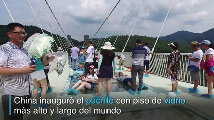El puente con piso de vidrio más alto del mundo