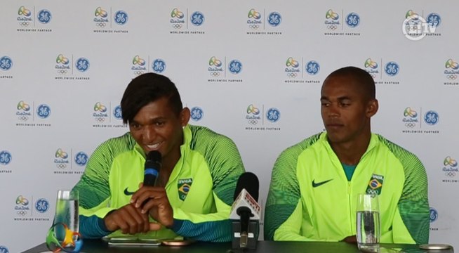 Isaquias diz que chance de ser porta-bandeira serviu como motivação para medalhas