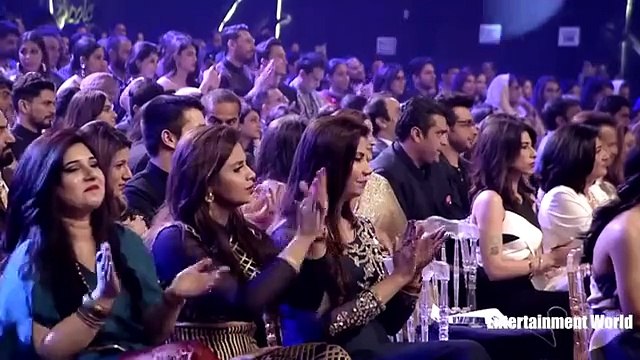 Awkward moment for Humayun Saeed, Ahmed Ali butt Nailed it