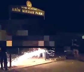Suruçta Dün gece teröristin isminin yazılı olduğu Parktaki levha böyle söküldü