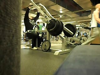 Lat pulldown, plateload-machine HBP, 235 kg/517 lbs. 25 reps, upper Back Training