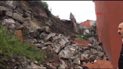 Kars Yağmur Kars?ta Duvarları Yıktı