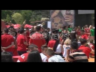 Ora News – Shqipëri-Zvicër, atmosferë festive në Fan Zone