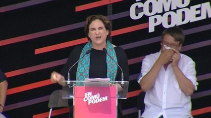 Colau cierra heridas con Iglesias: "Contamos contigo para ganar"