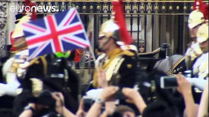 İngiltere Kraliçesi'nin 90'ıncı doğum günü kutlanıyor