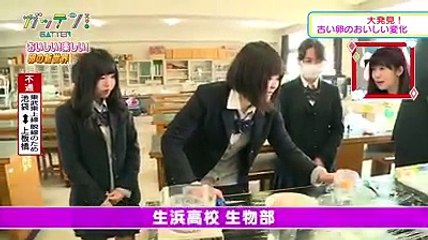 Ils cassent un oeuf et le place dans ce verre. Ce qui se produit ensuite vous épatera! INCROYABLE!