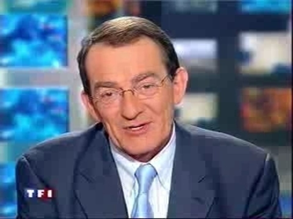 Paris accueille touristes et militaires