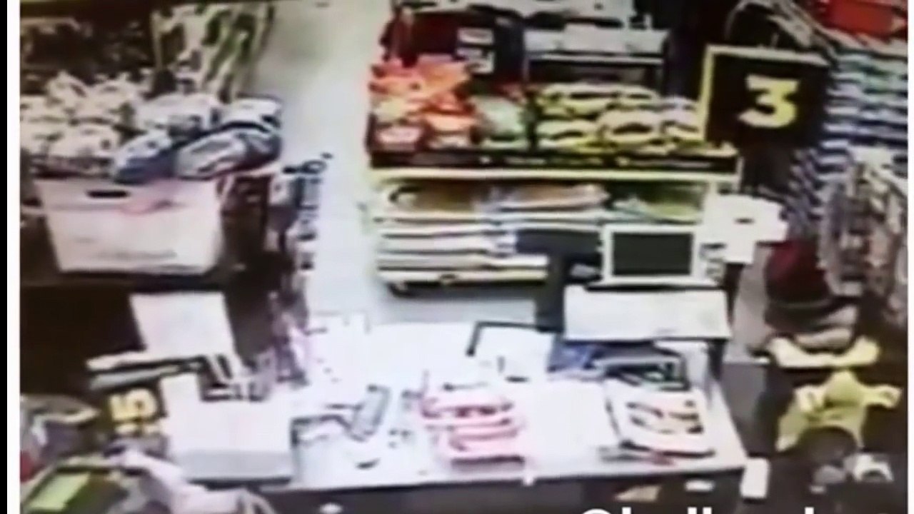 A resistência de uma mãe quando um homem tenta raptar a filha