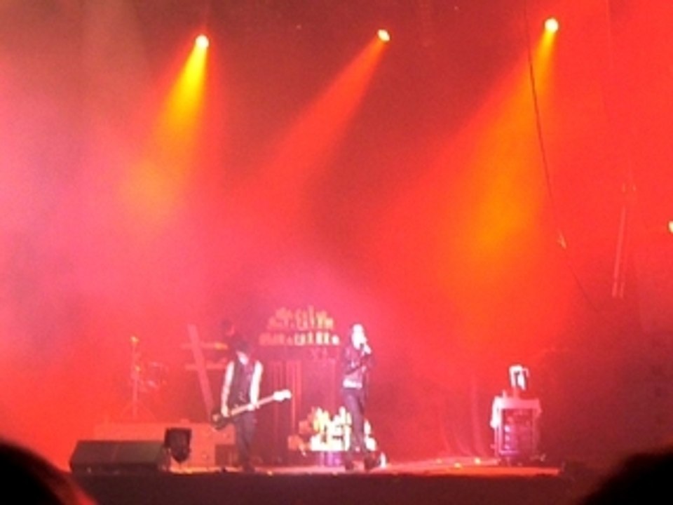 Marilyn Manson - Heart Shaped Glasses