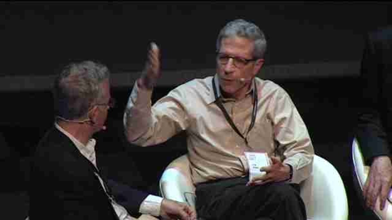 Expresidenta Ecuador Rosalía Arteaga participa en el Foro de la Excelencia.