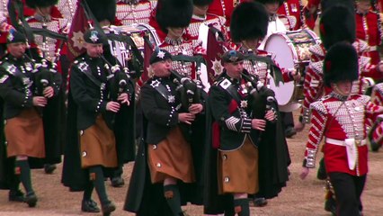 Queen in Grün: Elizabeth II. nimmt Geburtstagsparade ab
