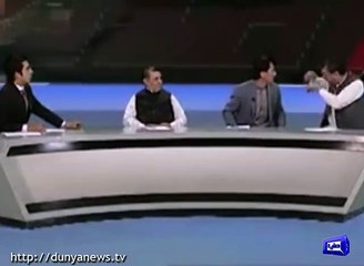 ایسی لڑائی کسی ٹاک شو میں کبھی نہ دیکھی ہو گئی، دیکھیے ویڈیو