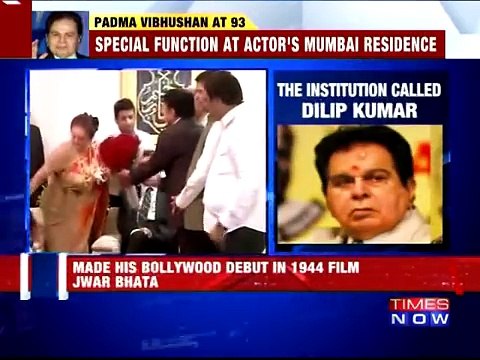 Dilip Kumar Recieves Padma Vibhushan Award