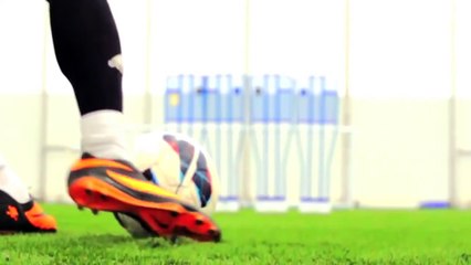 Amazing Knuckleball Freekicks | F2Freestylers