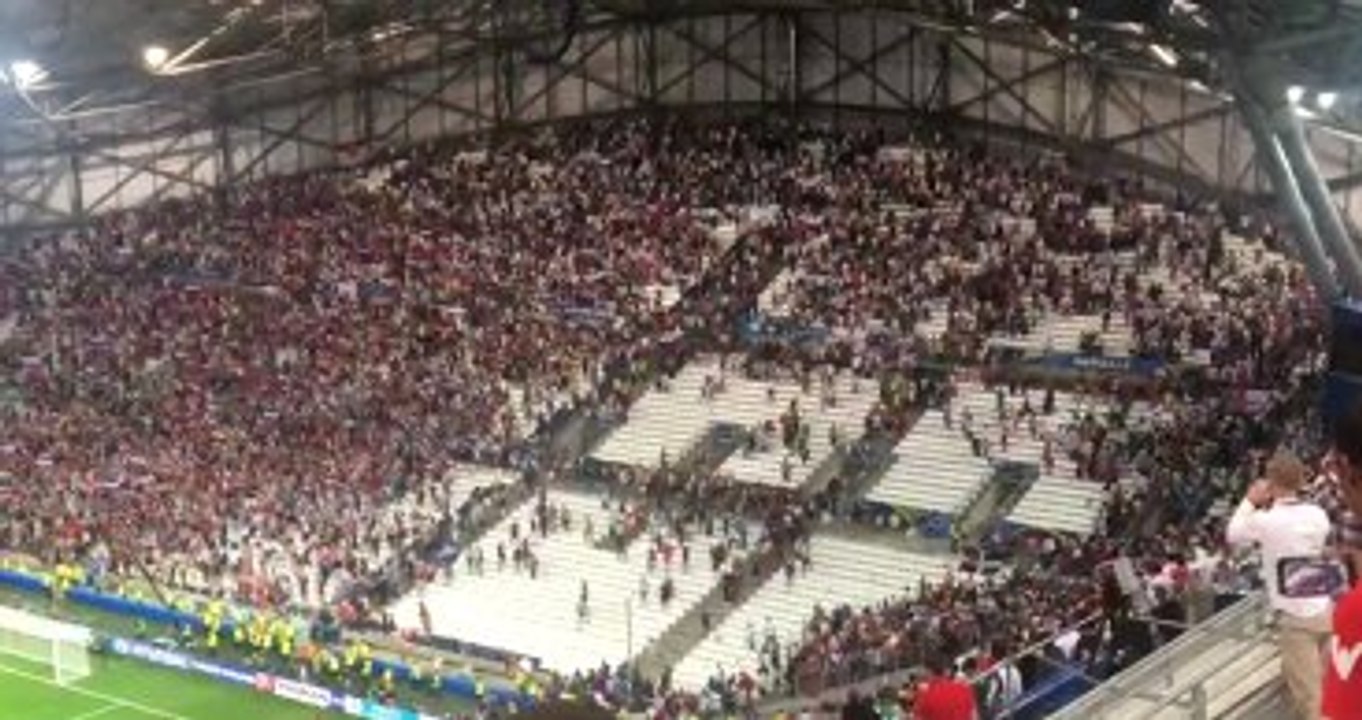 Rus Taraftarlar, İngiltere Maçı Sonrası Rakip Taraftarlara Saldırdı