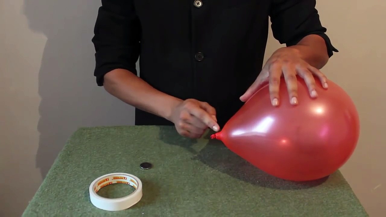 تعلم العاب الخفة @ 484 ( ادخال القطعة النقدية داخل البالون للمبتدئين )  magic tr_HD