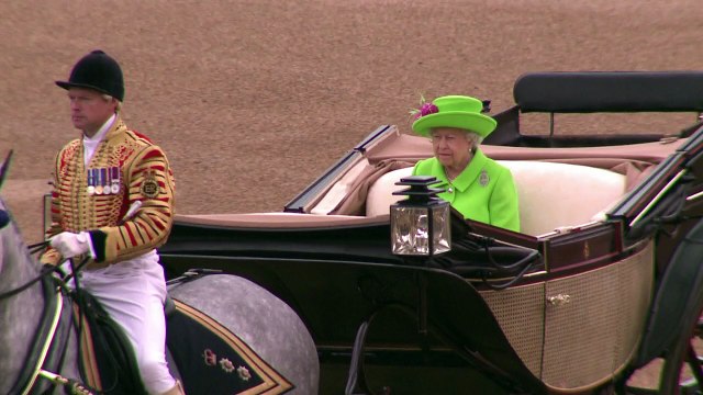 Britain's queen wows in green at 90th birthday parade