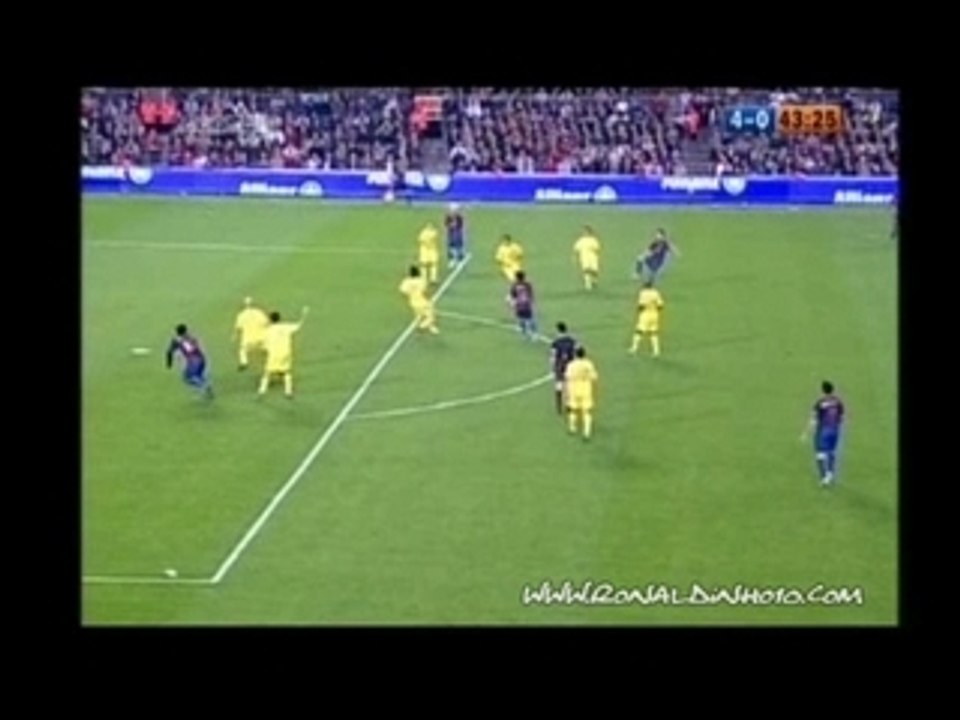 Ciseau magnifique de Ronaldinho contre villareal